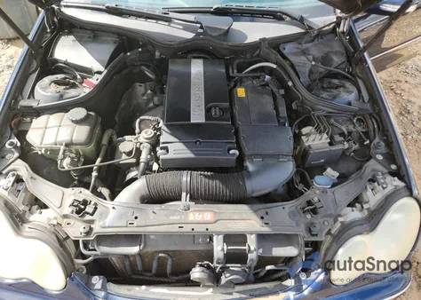 2005 Mercedes-Benz C 230K Sport Sedan z USA, uszkodzony, nr VIN WDBRF40JX5F717417